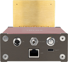 BBox Liteの背面図 BBox Liteの背面図。 SPIポート、RF COMポート、LANポート、Type-Cポート、電源ボタンを備える。